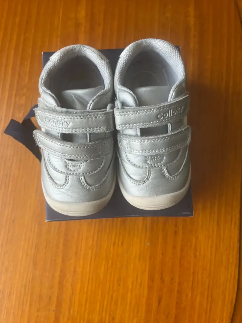 Zapatos para bebé color gris marca Colloky - 2