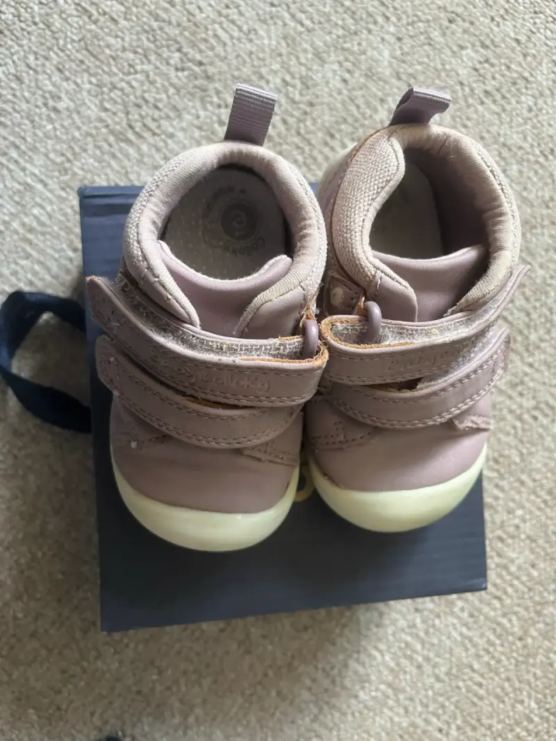 Zapatos de bebé color rosa con velcro - 1