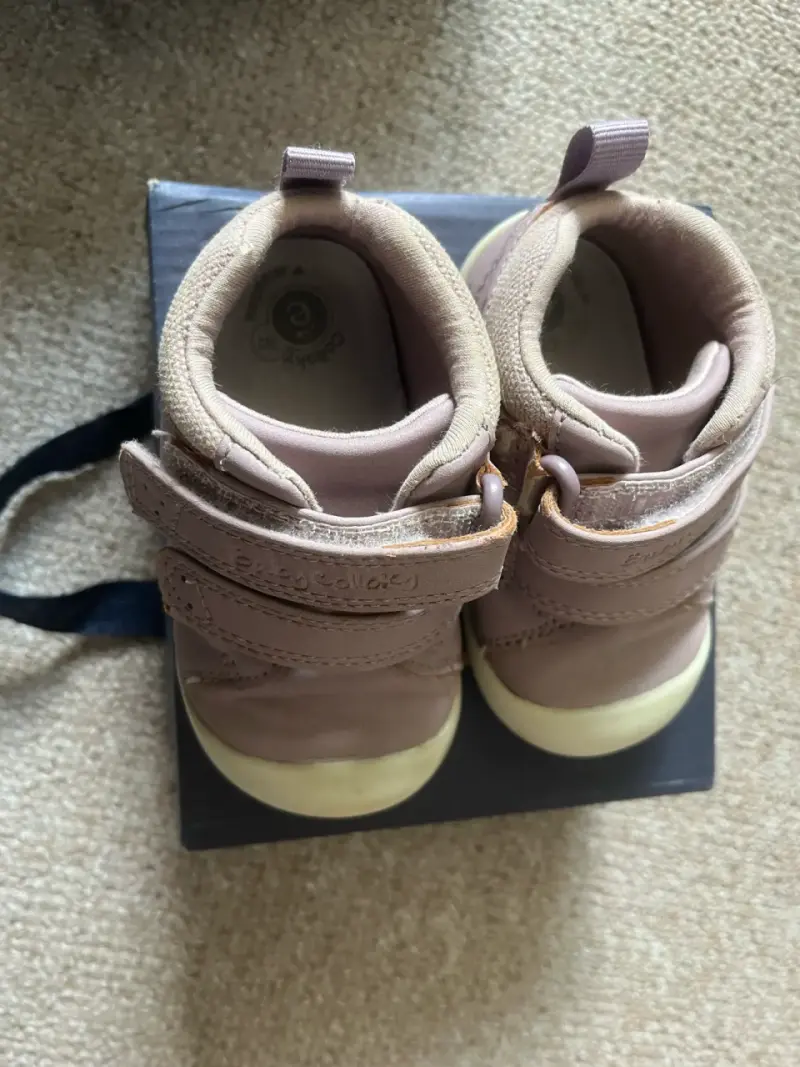 Zapatos de bebé color rosa con velcro - 2
