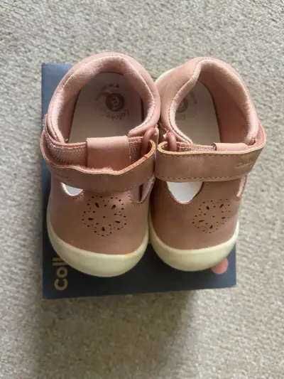 Zapatos de bebé rosados con velcro Clarks - miniatura 1