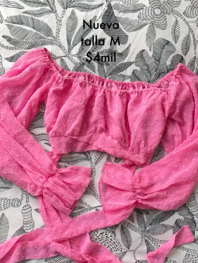 Blusa rosa con hombros descubiertos ymangas largas - miniatura 2