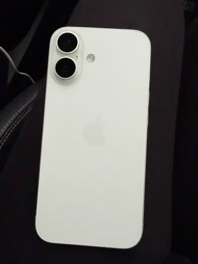 iPhone blanco con doble cámara en buen estado - miniatura 1