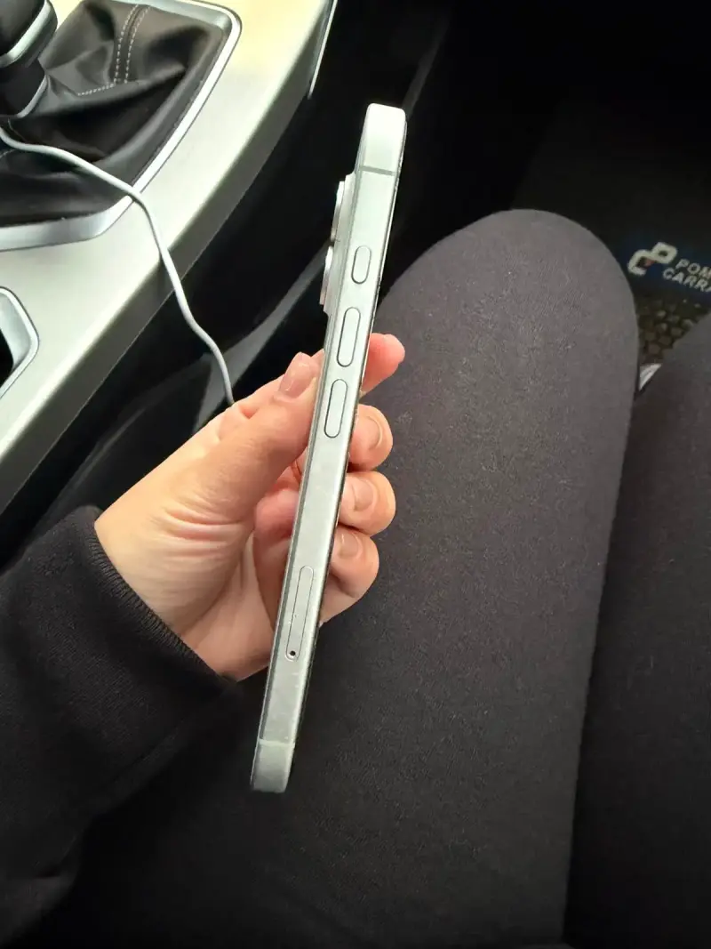 iPhone blanco con doble cámara en buen estado - 2