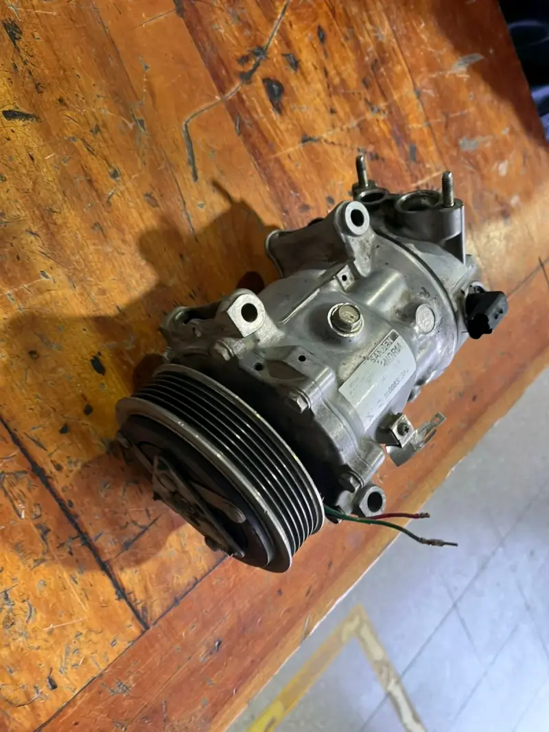Compresor de aire acondicionado para auto usado - 1