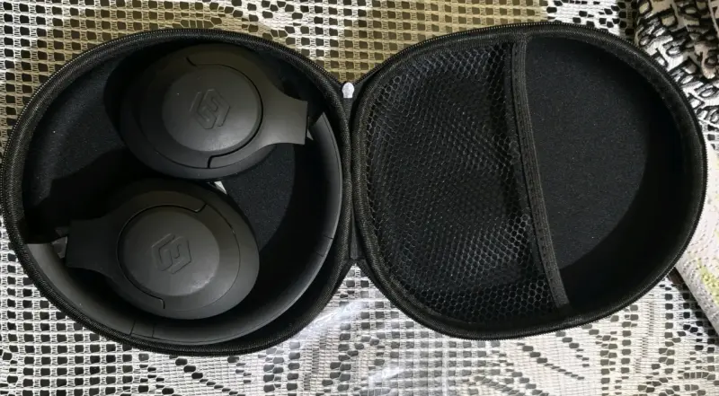 Audífonos inalámbricos con estuche protector - 1