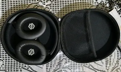 Audífonos inalámbricos con estuche protector - miniatura 2