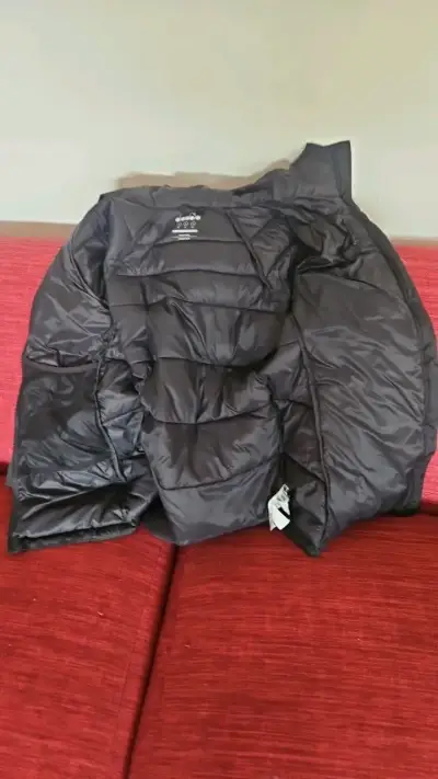 Chaqueta acolchada negra para invierno - miniatura 3