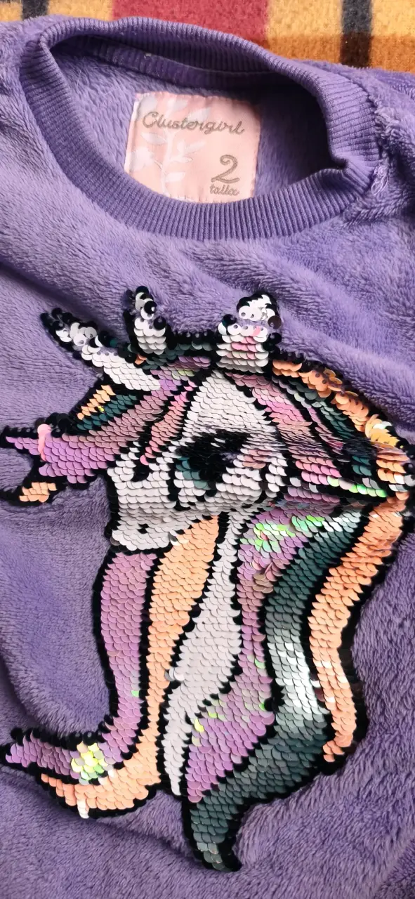 Polerón infantil morado con diseño de unicornio - 2