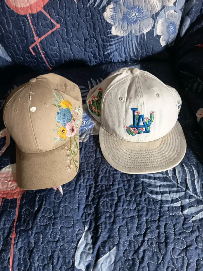 Gorras bordadas estilo casual