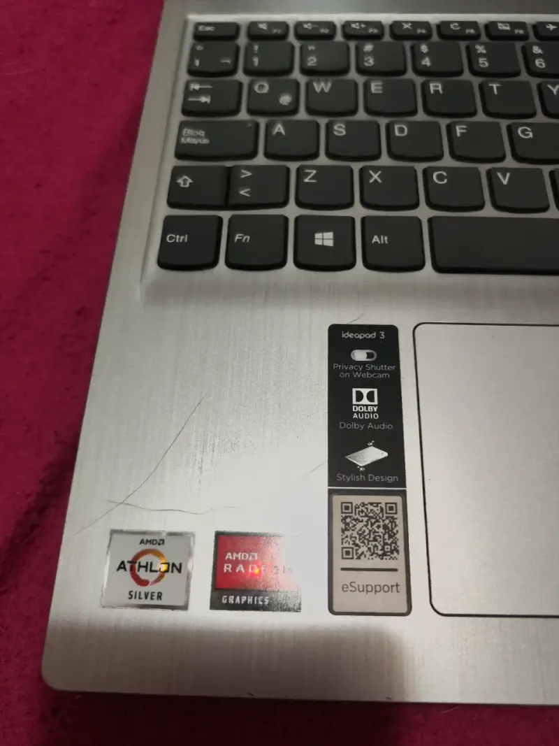 Laptop Lenovo Ideapad 3 con AMD ATHLON SILVER 3050 - 2