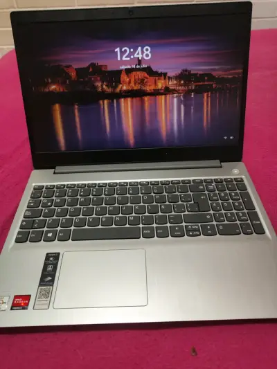 Laptop Lenovo Ideapad 3 con AMD ATHLON SILVER 3050 - miniatura 3