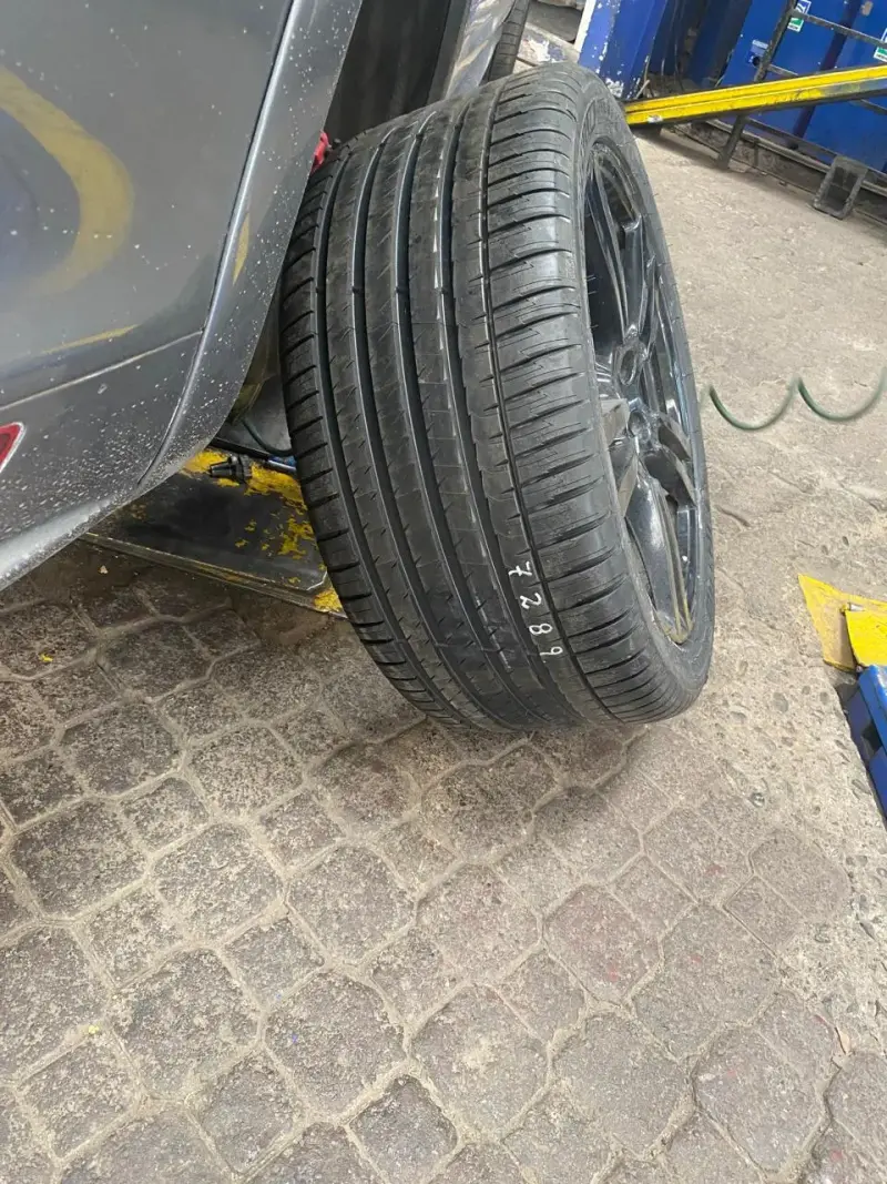 Neumático Michelin 315/35 R21 para auto - 2