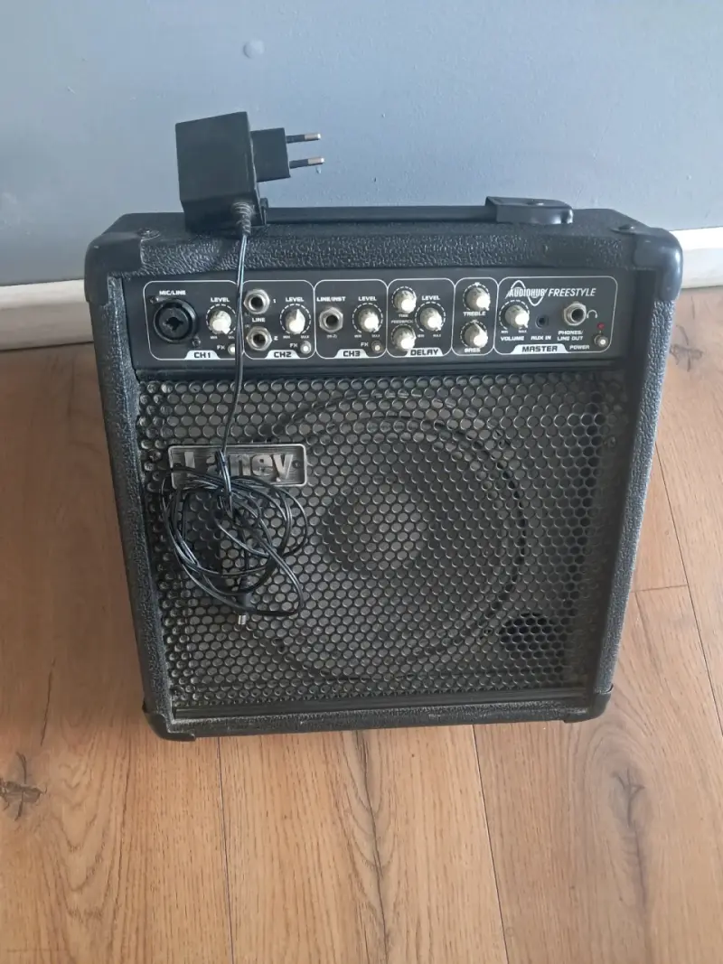 Amplificador Laney Audiohub Freestyle con adaptador - 2