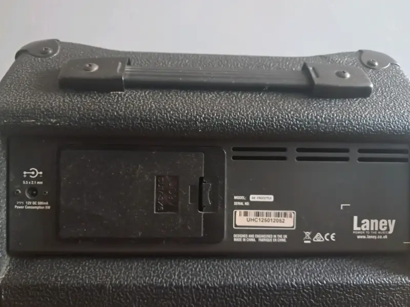 Amplificador Laney Audiohub Freestyle con adaptador - 4
