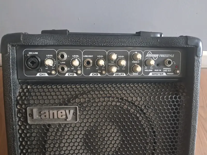 Amplificador Laney Audiohub Freestyle con adaptador - 6