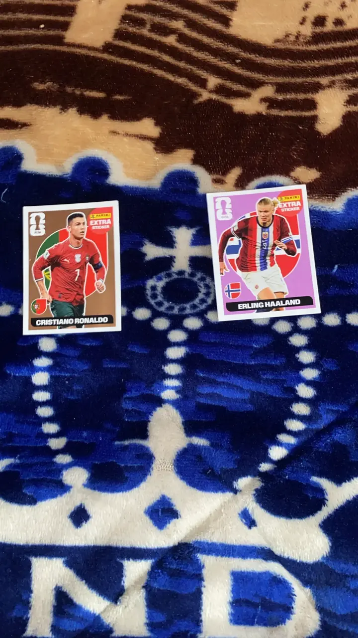Stickers Panini FIFA de Cristiano Ronaldo y Erling Haaland