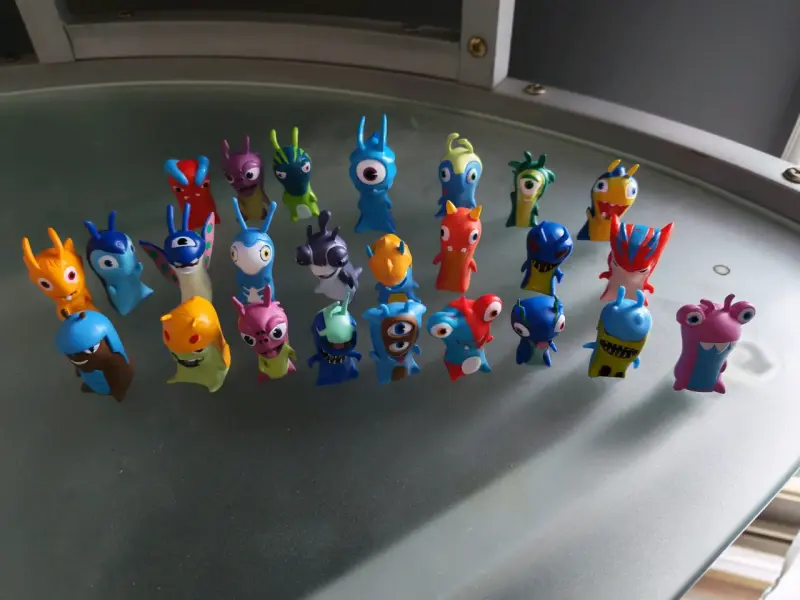 Set de figuras de  Bajo terra/Slugterra. - 2