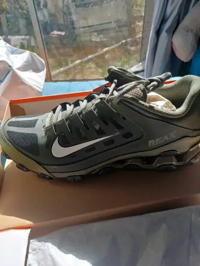 Zapatillas deportivas Nike Reax verdes - miniatura 1
