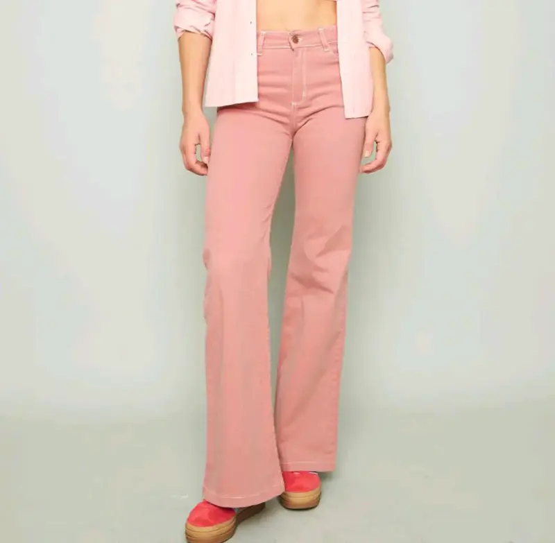 Pantalones acampanados rosados para mujer