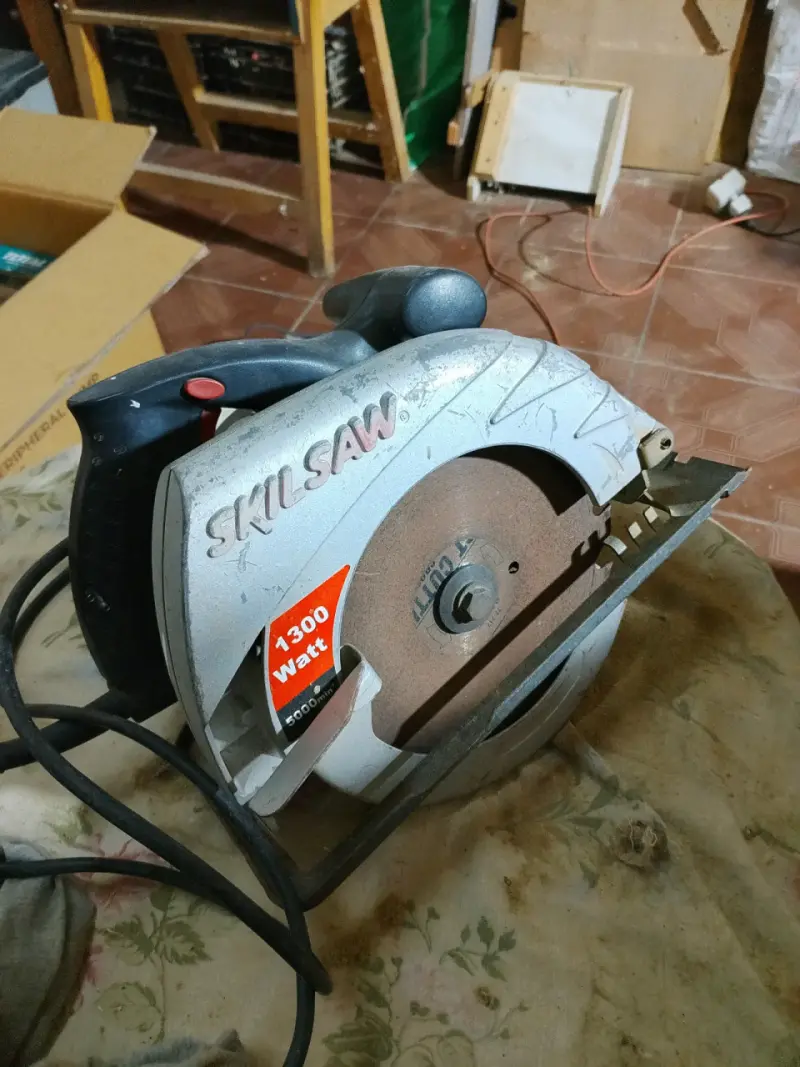 Sierra circular Skilsaw 1300W usada