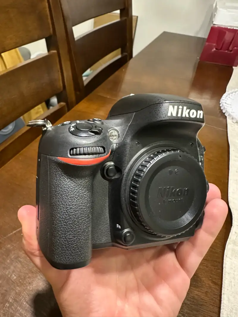 Cámara DSLR Nikon D610 en buen estado - 1