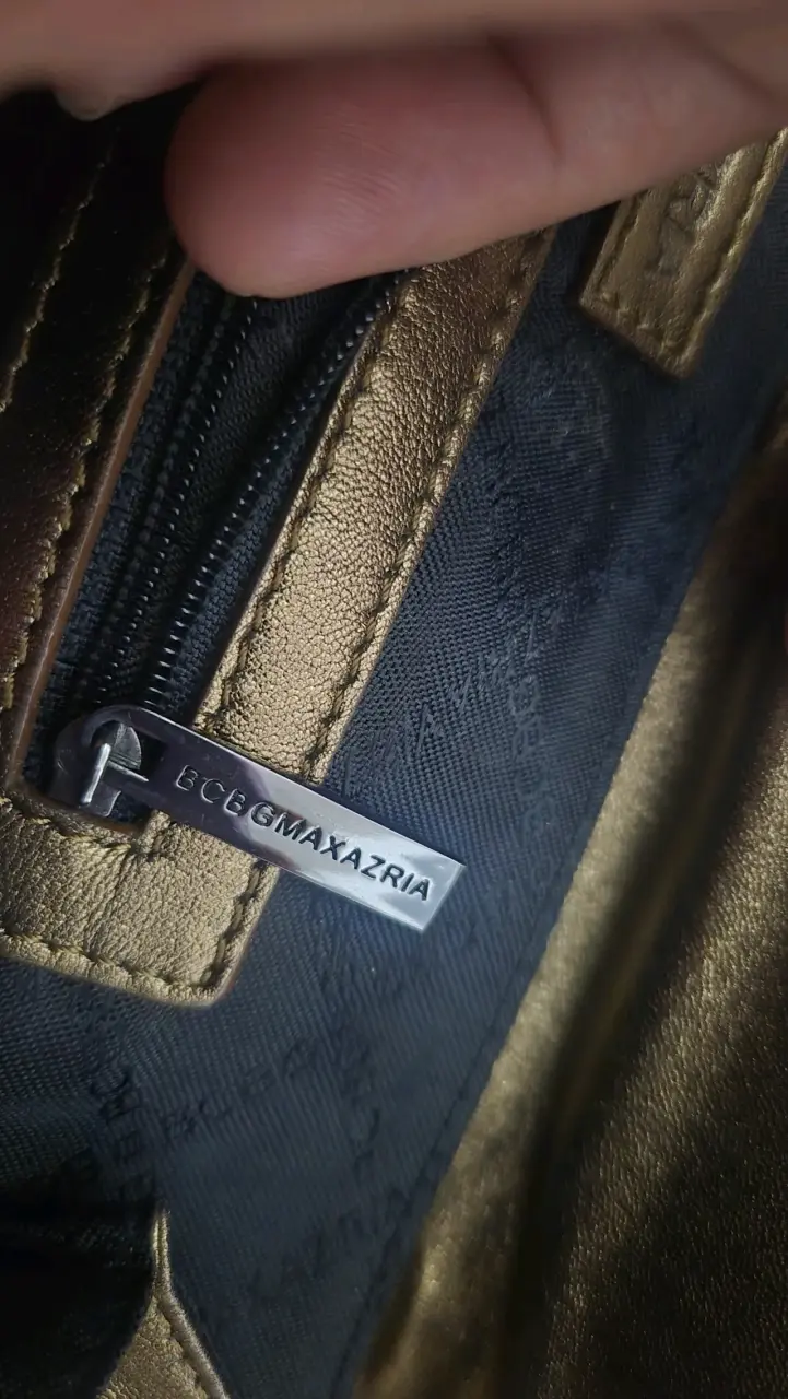 Bolso de cuero dorado BCBG Max Azria - 1
