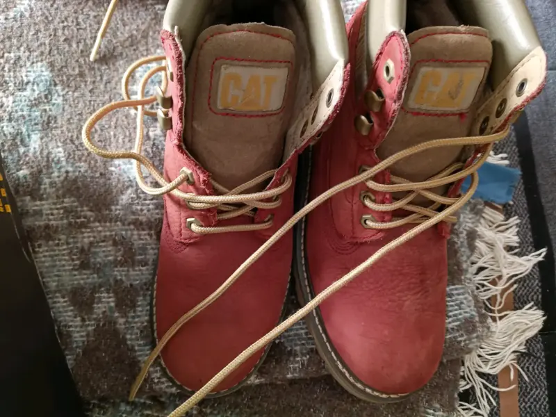 Botas CAT rojas usadas - 6