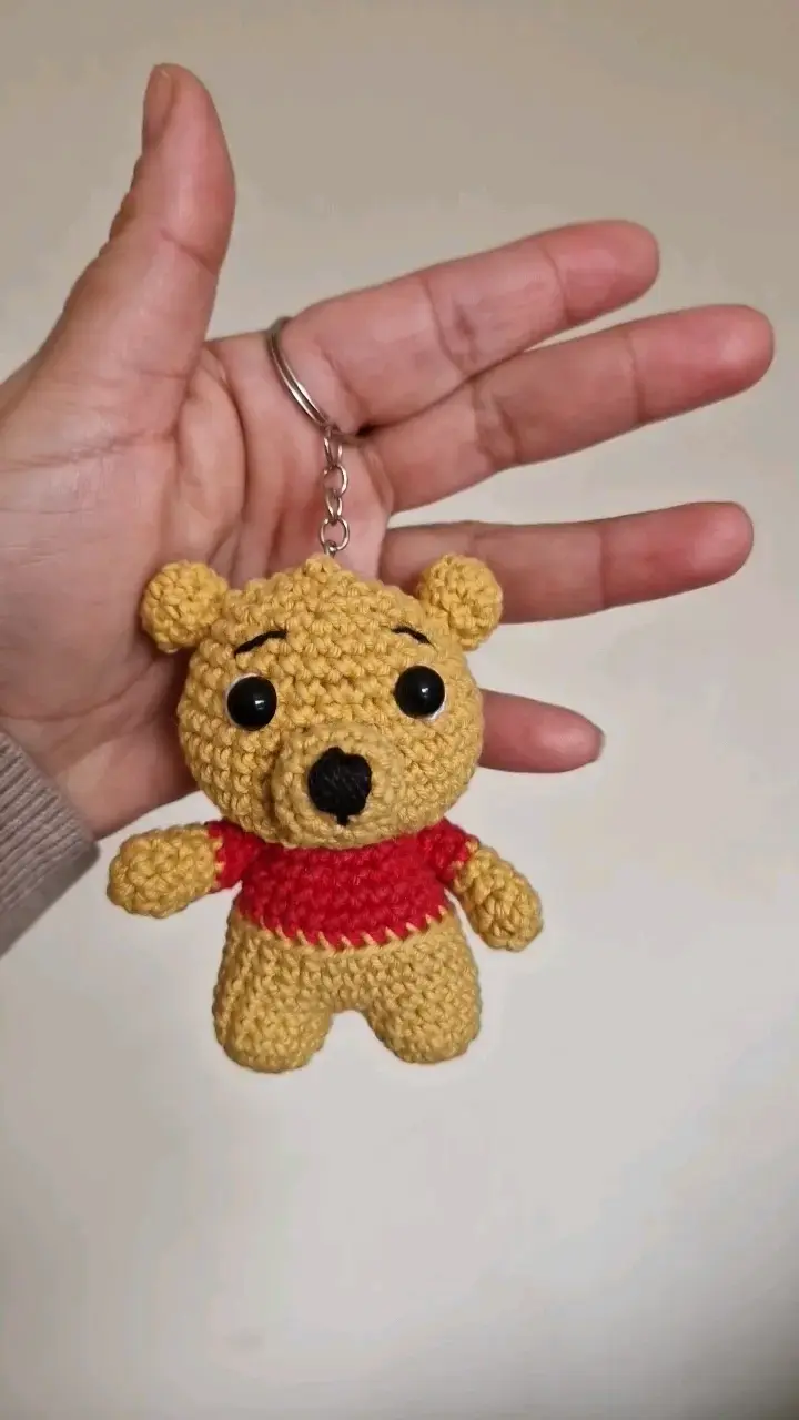 Llavero de Winnie Pooh tejido a mano
