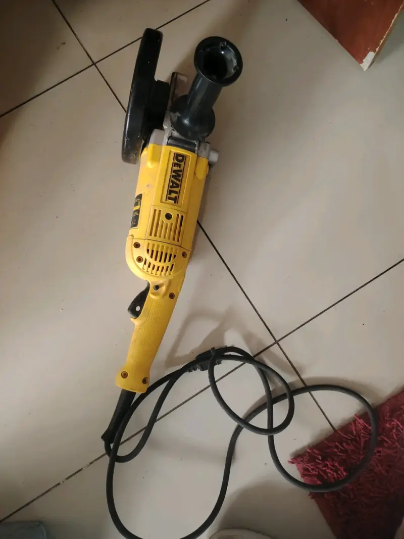 Esmeril angular DeWalt de alta potencia - 1