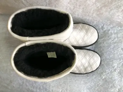 BOTAS UGG RARE ‼️ ORIGINALES NUEVAS - miniatura 5