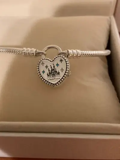 Pulsera Pandora plata 925 con dije corazón Disney - miniatura 1