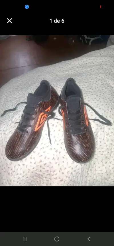 Zapatillas de fútbol Umbro negras y naranjas - miniatura 1