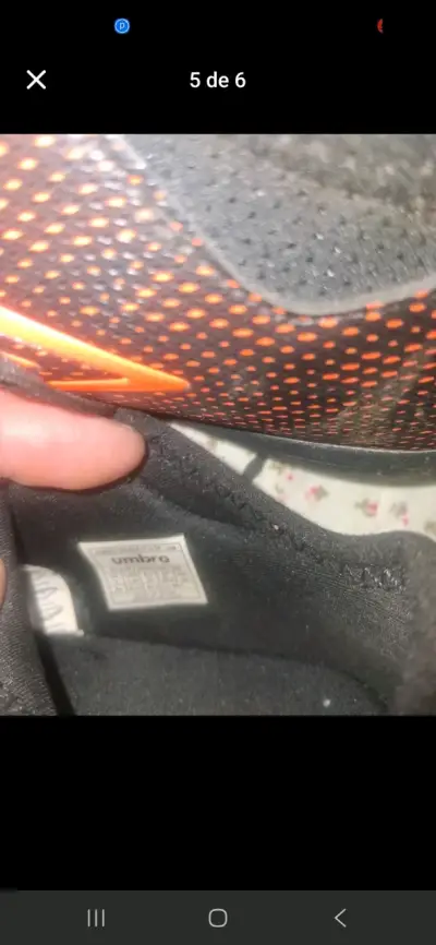 Zapatillas de fútbol Umbro negras y naranjas - miniatura 3