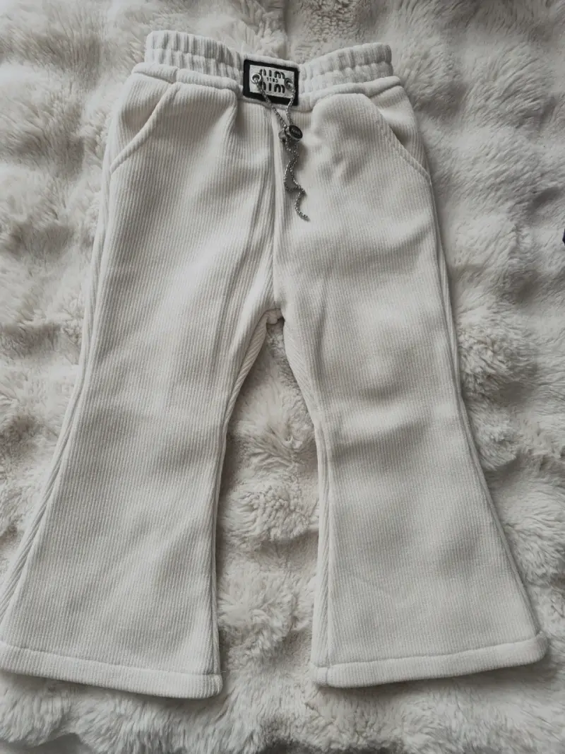 Pantalones de pana burdeos con detalles decorativos - 2