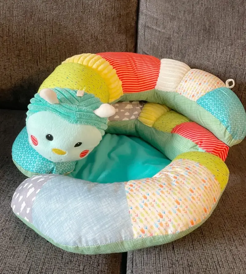Cojín de apoyo para bebé multicolor