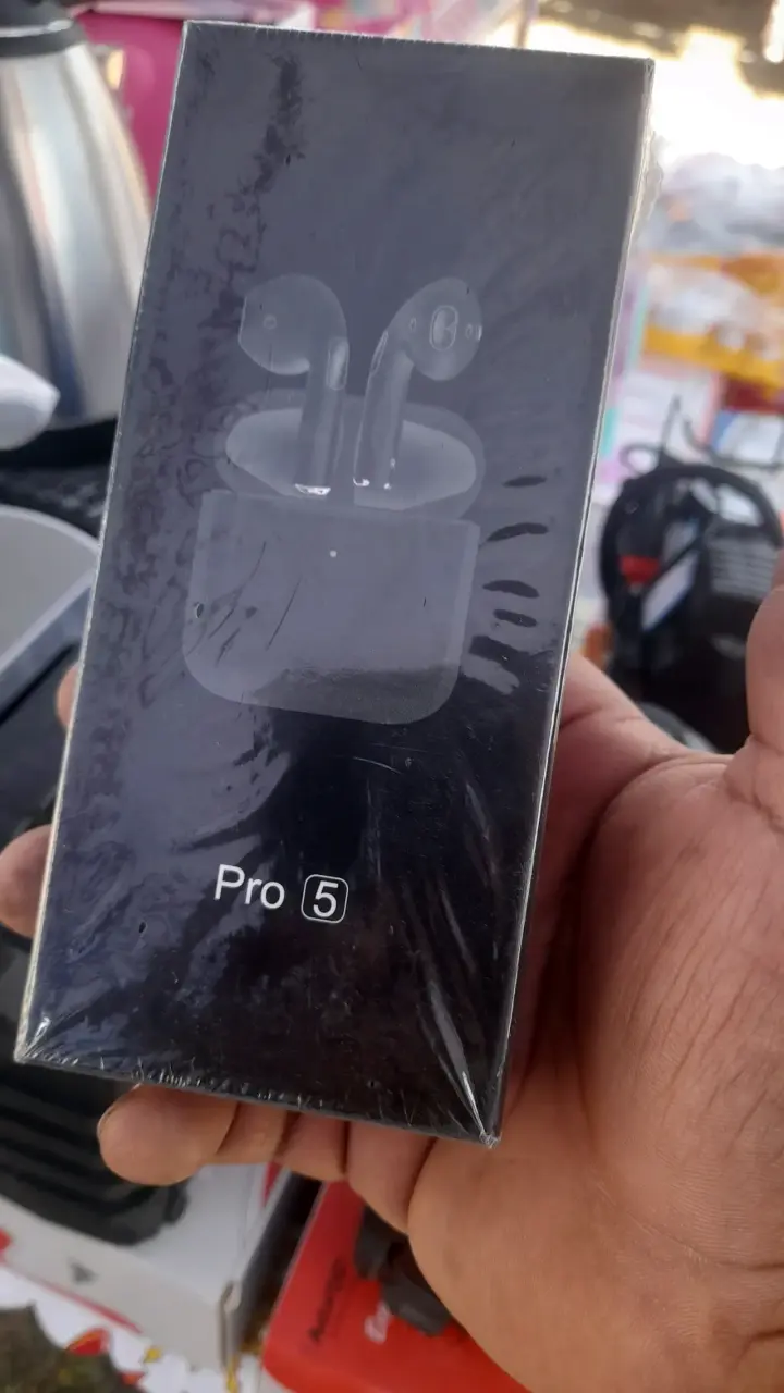 Auriculares Inalámbricos Pro 5 con Estuche de Carga - 1