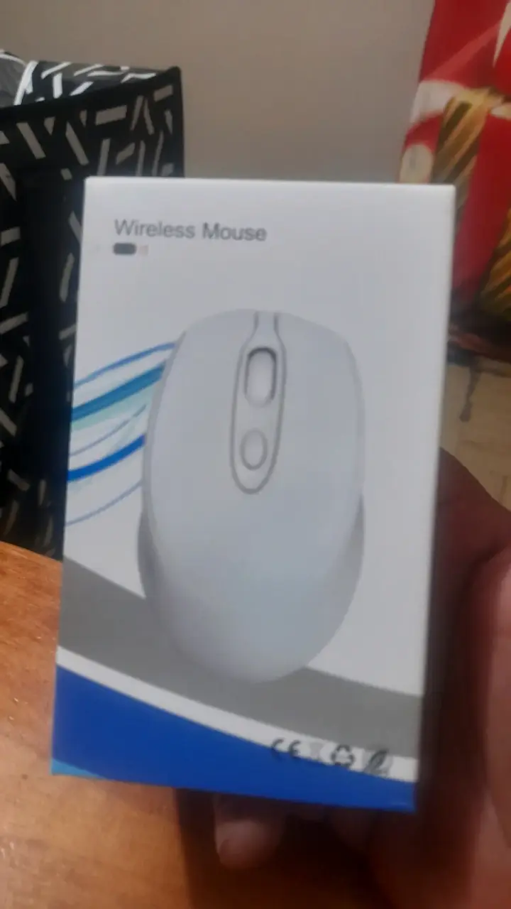 Mouse inalámbrico blanco ergonómico
