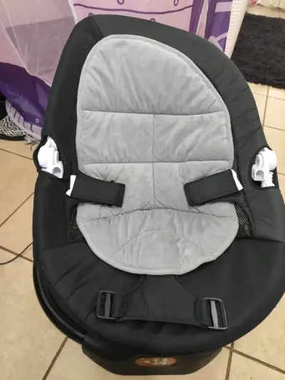Silla mecedora para bebé con arnés de seguridad - miniatura 1