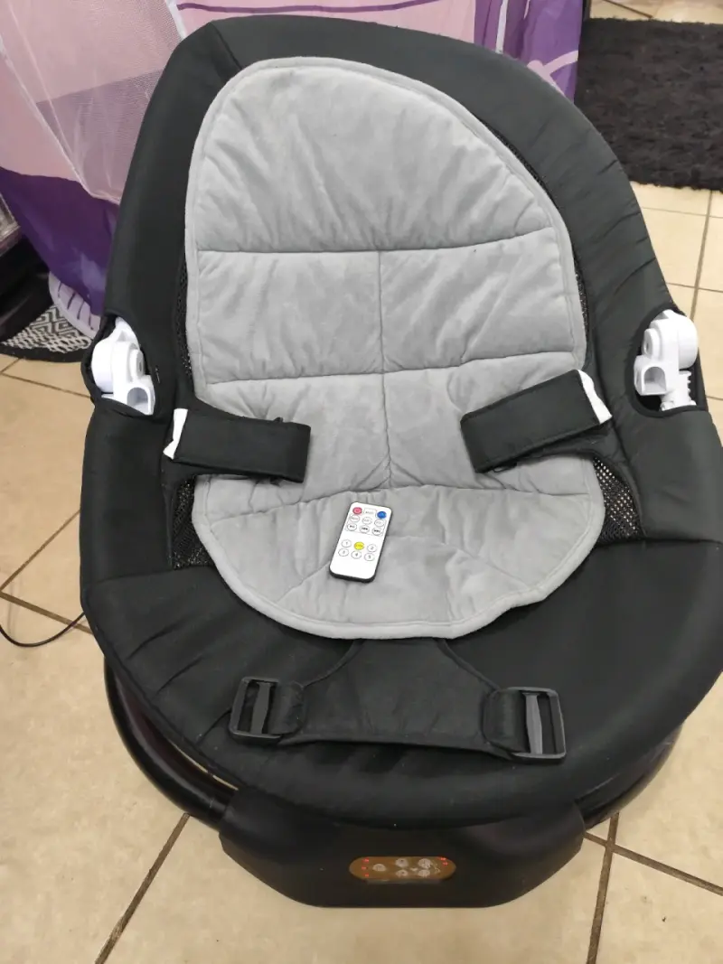Silla mecedora para bebé con arnés de seguridad - 2