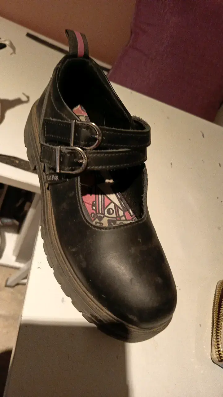 Zapato escolar negro con hebillas