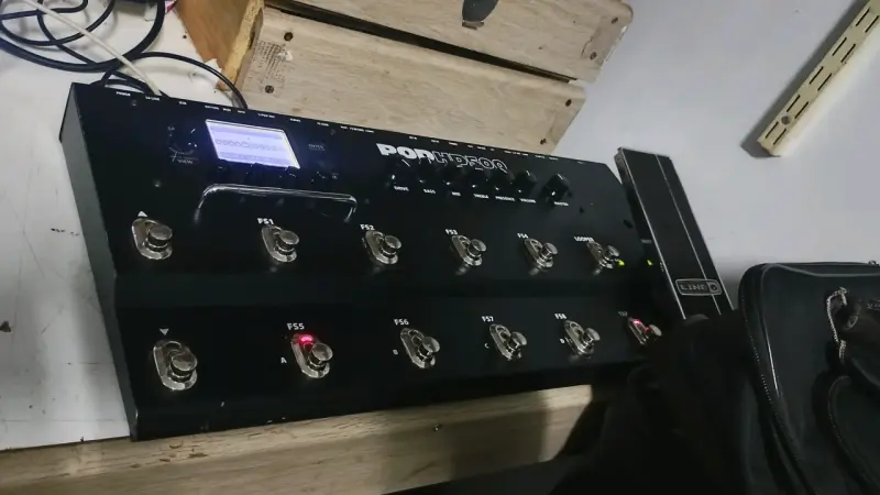 Pedalera multiefectos Line 6 POD HD500 - 1