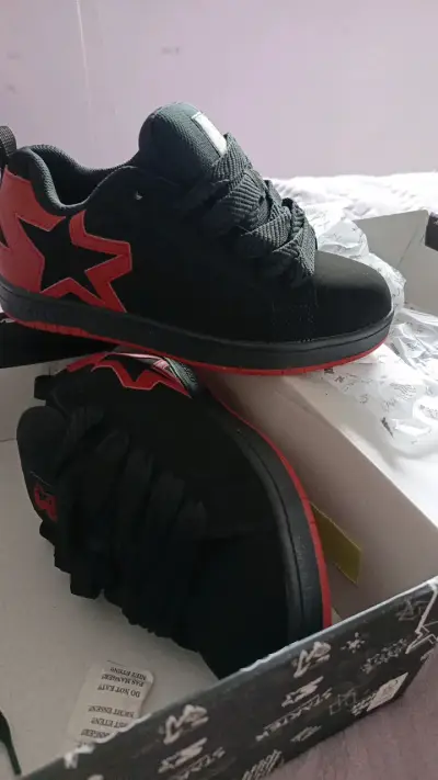 Zapatillas deportivas negras con estrella roja 37 - miniatura 1