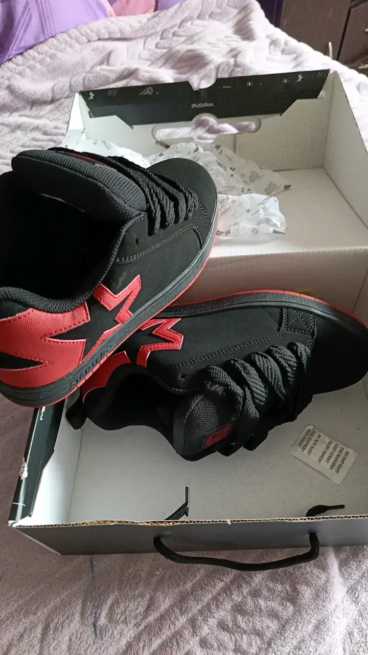 Zapatillas deportivas negras con estrella roja 37 - 2