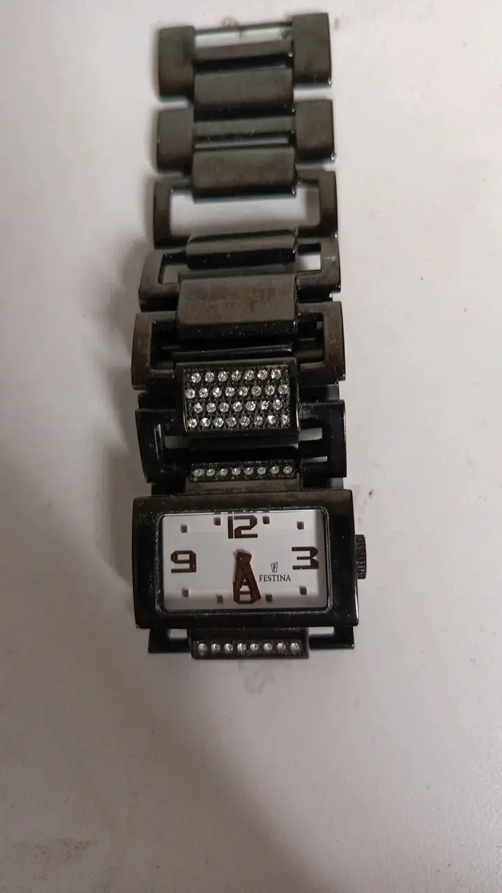 Reloj Festina con pulsera de metal y cristales - 1