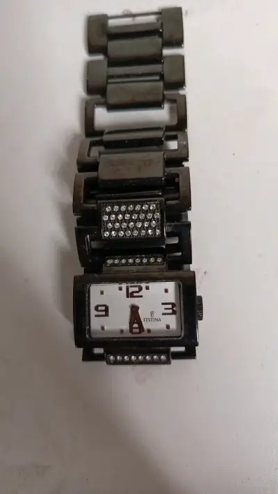 Reloj Festina con pulsera de metal y cristales - miniatura 1