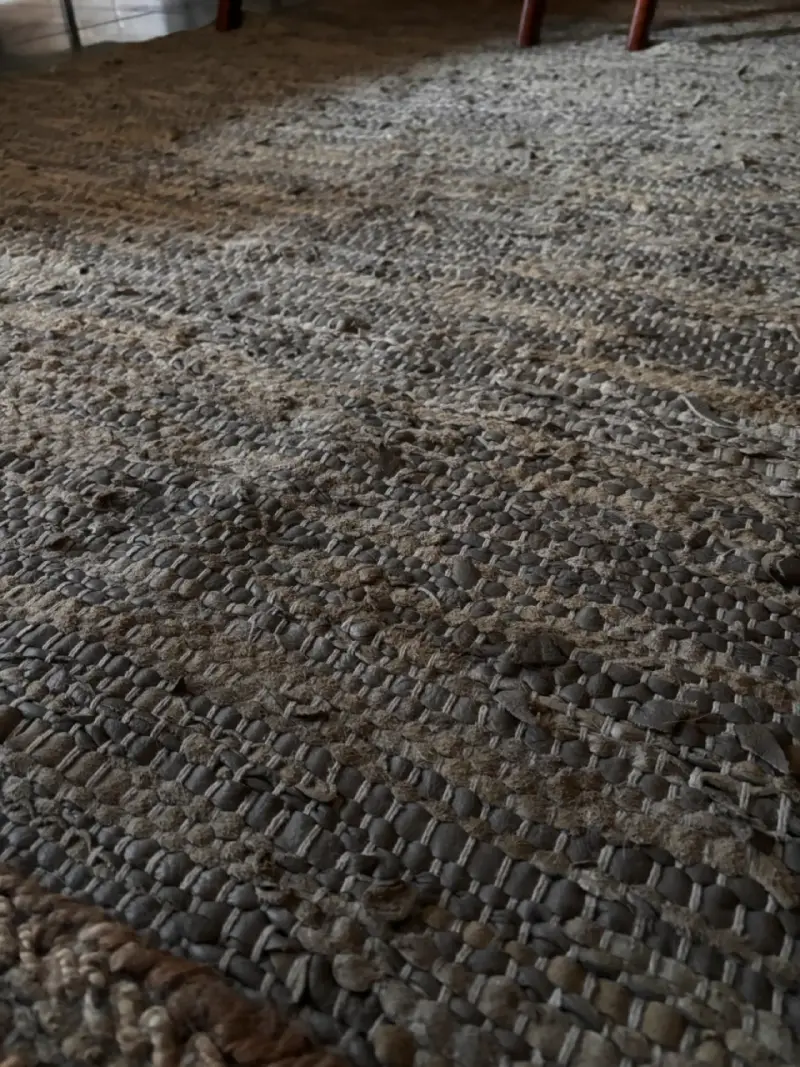 Alfombra tejida de cuero y tela en tonos marrones - 3