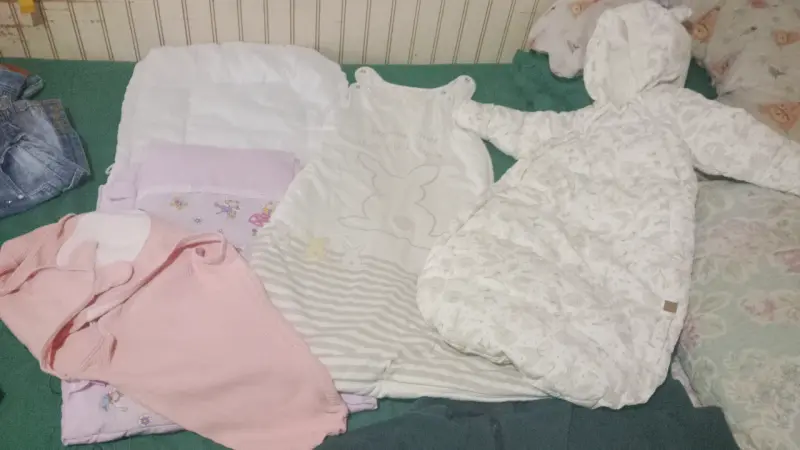 Lote de ropa y cosas - 1