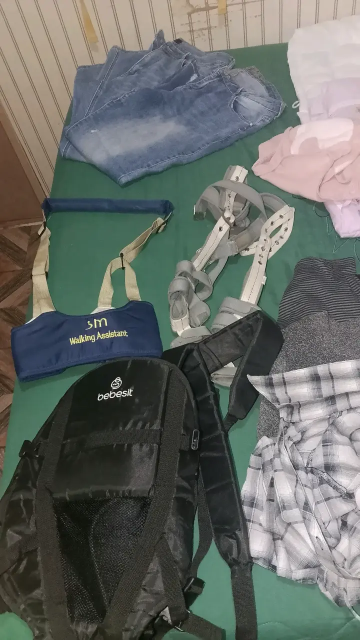 Lote de ropa y cosas - 4