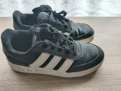 Zapatillas deportivas negras Adidas clásicas - miniatura 1