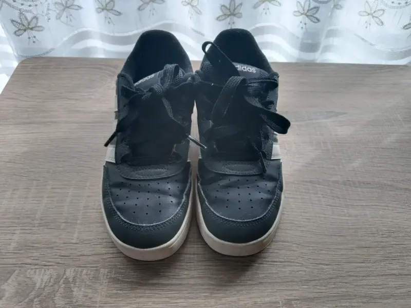 Zapatillas deportivas negras Adidas clásicas - 2